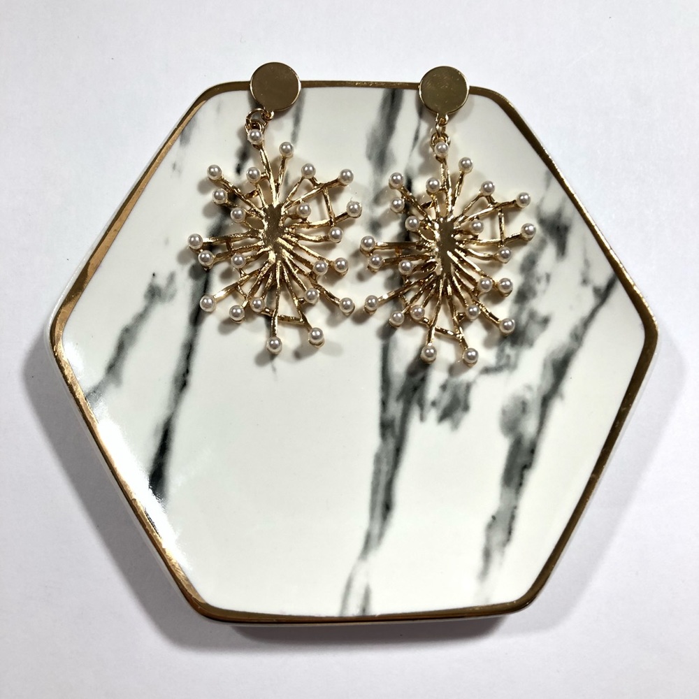 Erin Pearl Gold Cluster Stud Boutique Earrings - Picture 6 of 6